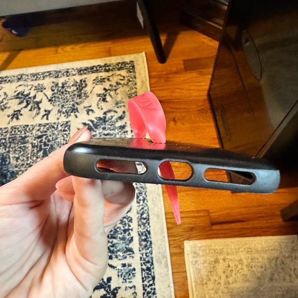 (2) iPhone 11 Pro Max Loopy Cases and extra loops - Picture 5 of 10